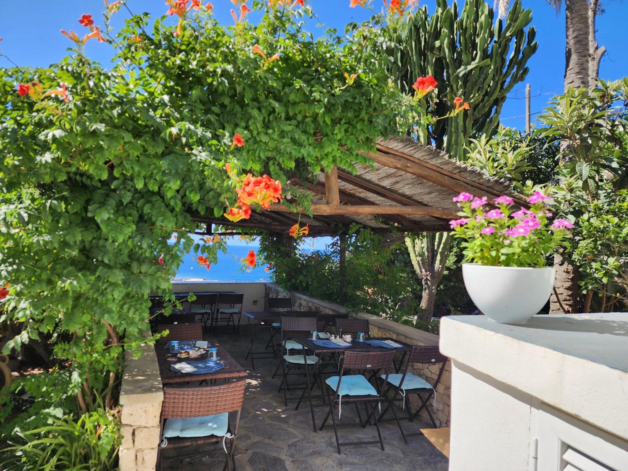 Villa Bina Sea Hotel Sant'Angelo  Exterior photo
